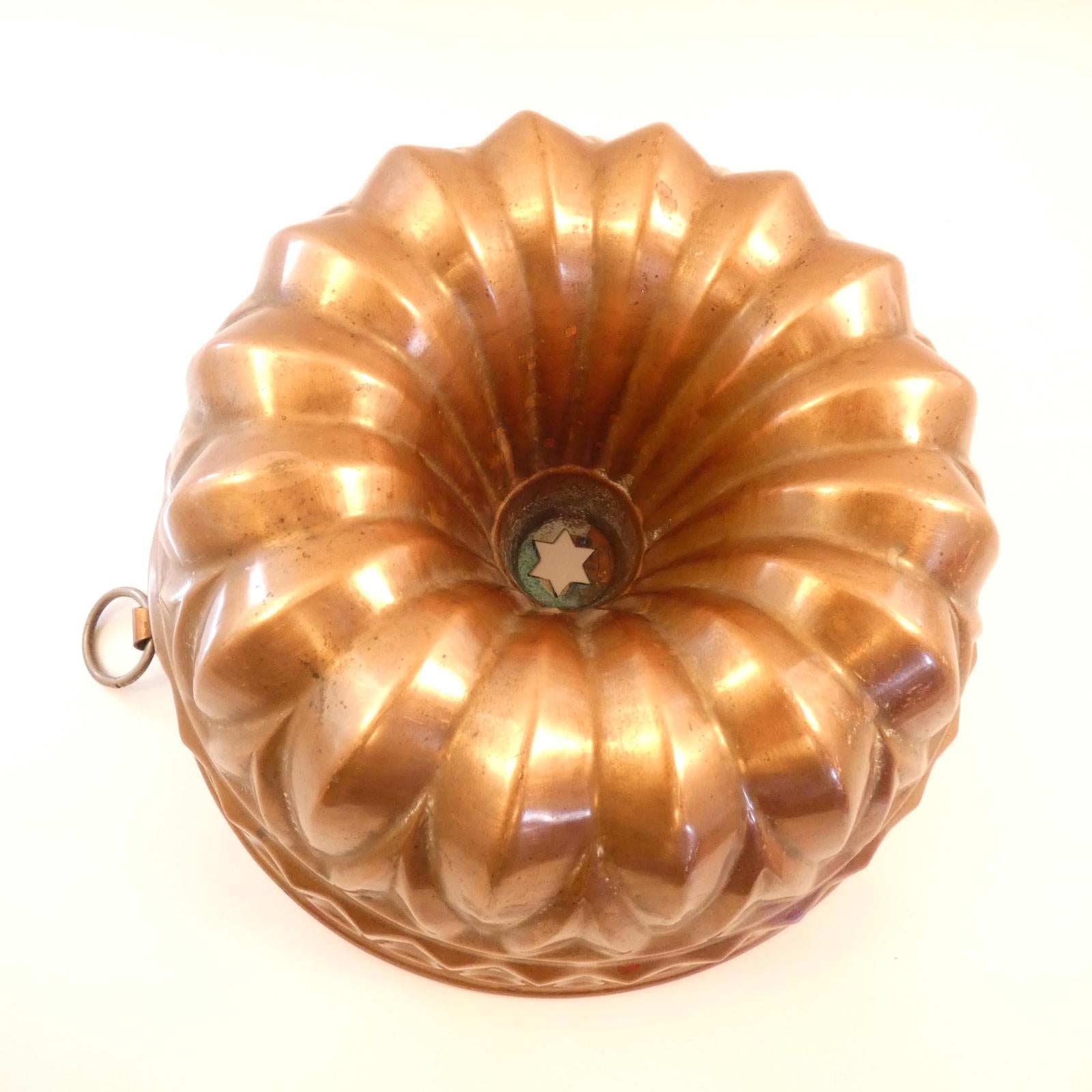 Wagner Antique ornate thick/heavy gauge large copper bundt cake mold w/star