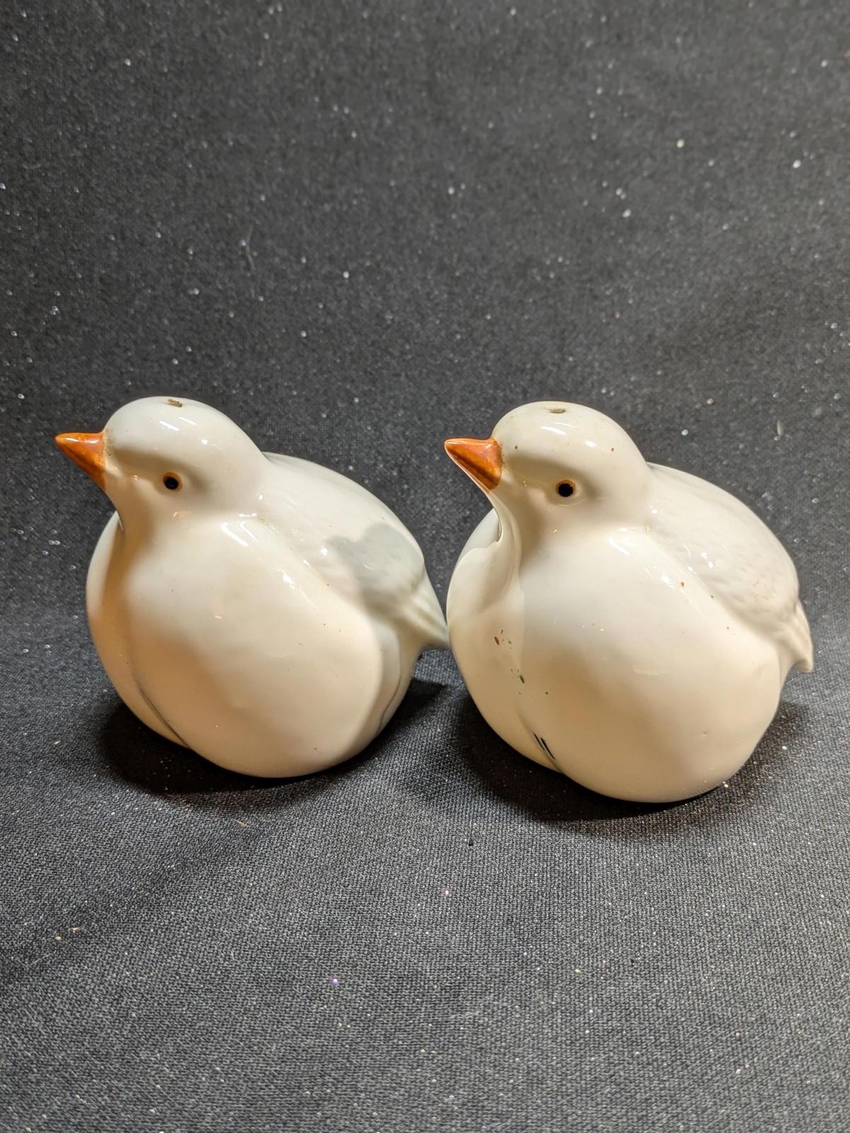 Two Turtle Doves, salt & pepper shakers.  Ceramic. Vintage