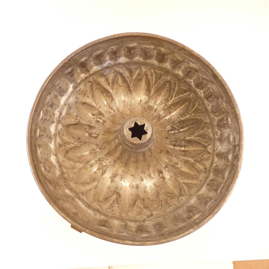 Wagner Antique ornate thick/heavy gauge large copper bundt cake mold w/star