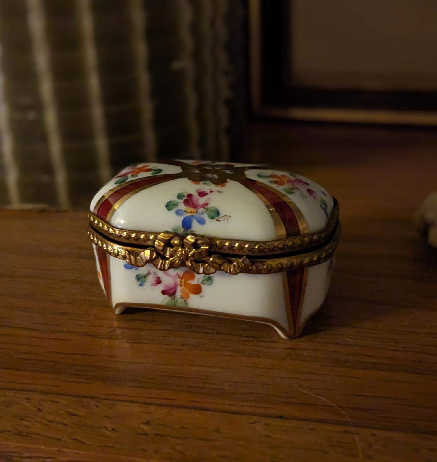 Limoge Porcelain Hinged Lid Trinket/Treasure Box