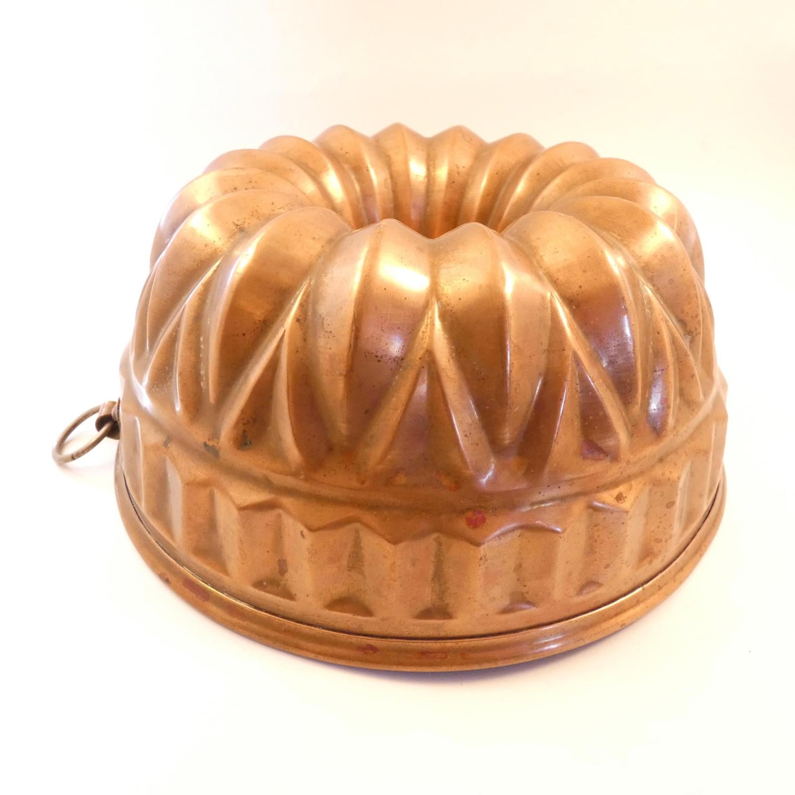 Wagner Antique ornate thick/heavy gauge large copper bundt cake mold w/star