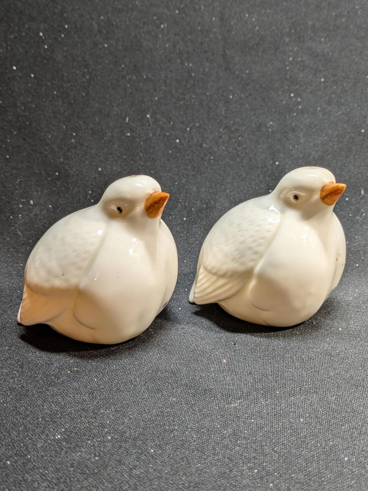 Two Turtle Doves, salt & pepper shakers.  Ceramic. Vintage
