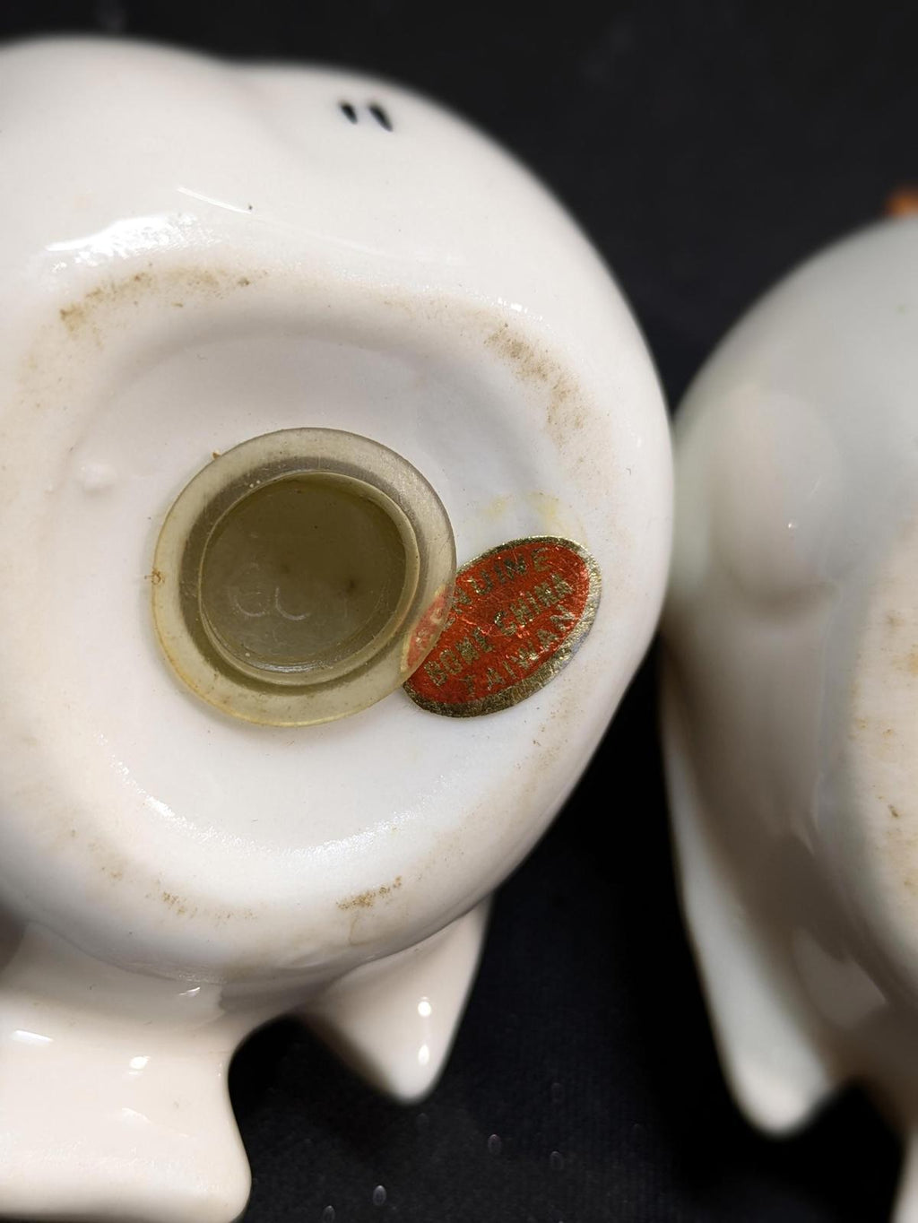 Two Turtle Doves, salt & pepper shakers.  Ceramic. Vintage
