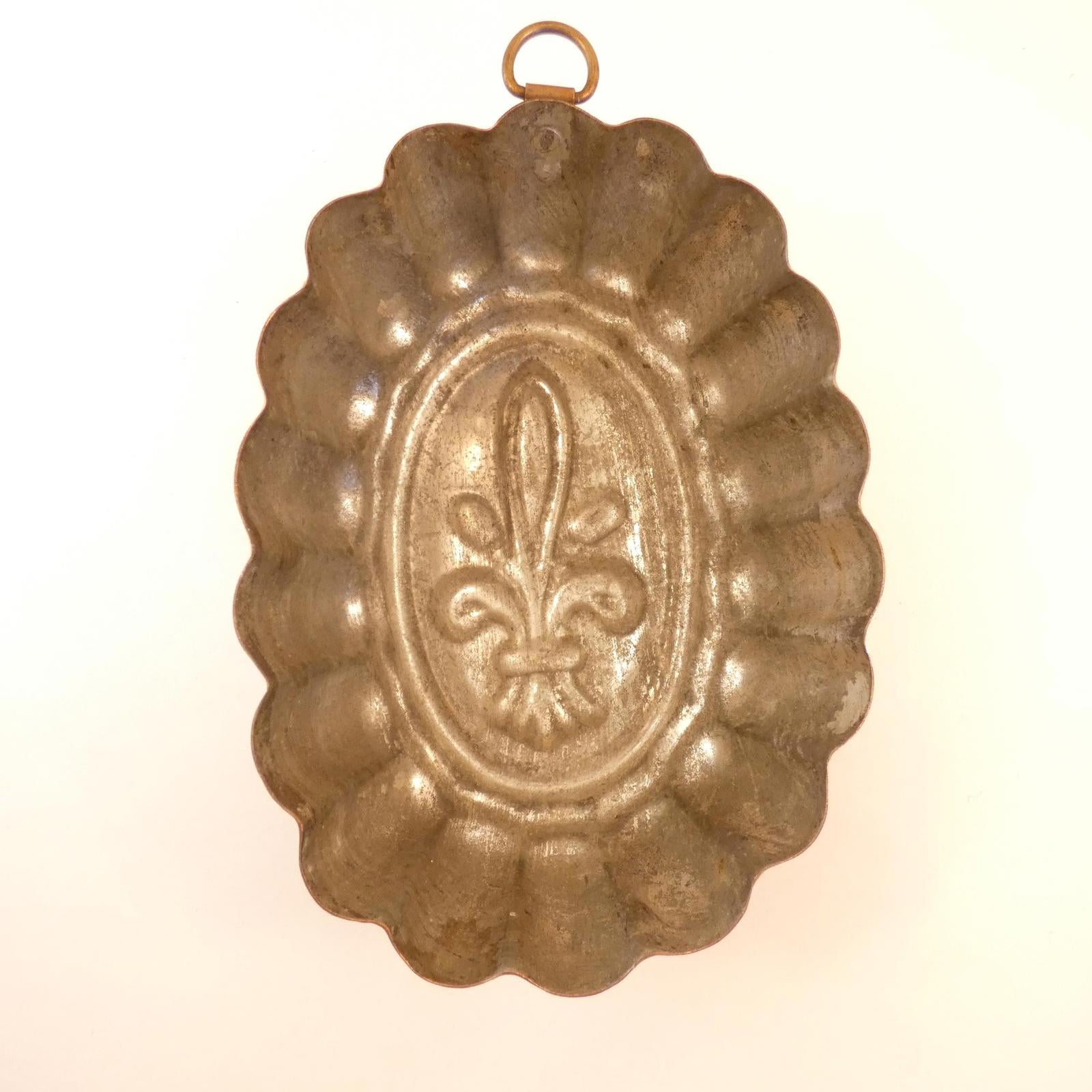 Samarius Copper fleur de lis aspic mold made in Shelton Conn. 1920's 6.5in x