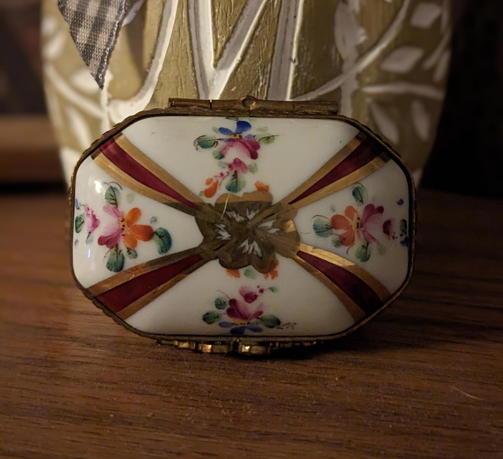 Limoge Porcelain Hinged Lid Trinket/Treasure Box