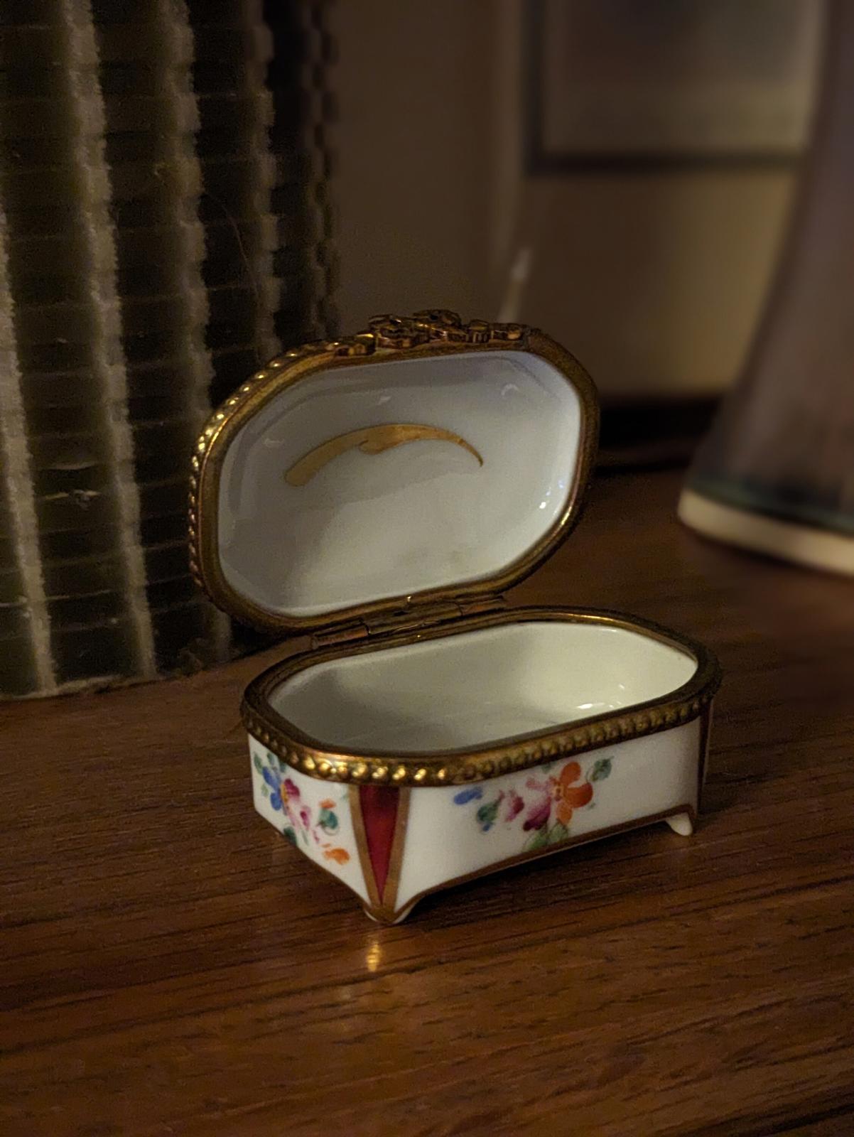 Limoge Porcelain Hinged Lid Trinket/Treasure Box