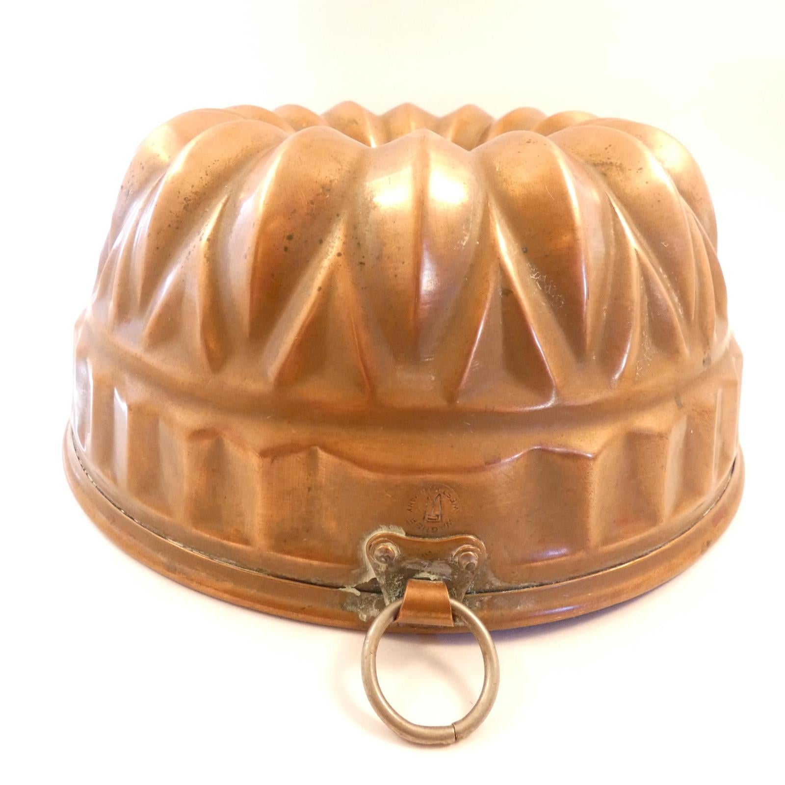Wagner Antique ornate thick/heavy gauge large copper bundt cake mold w/star